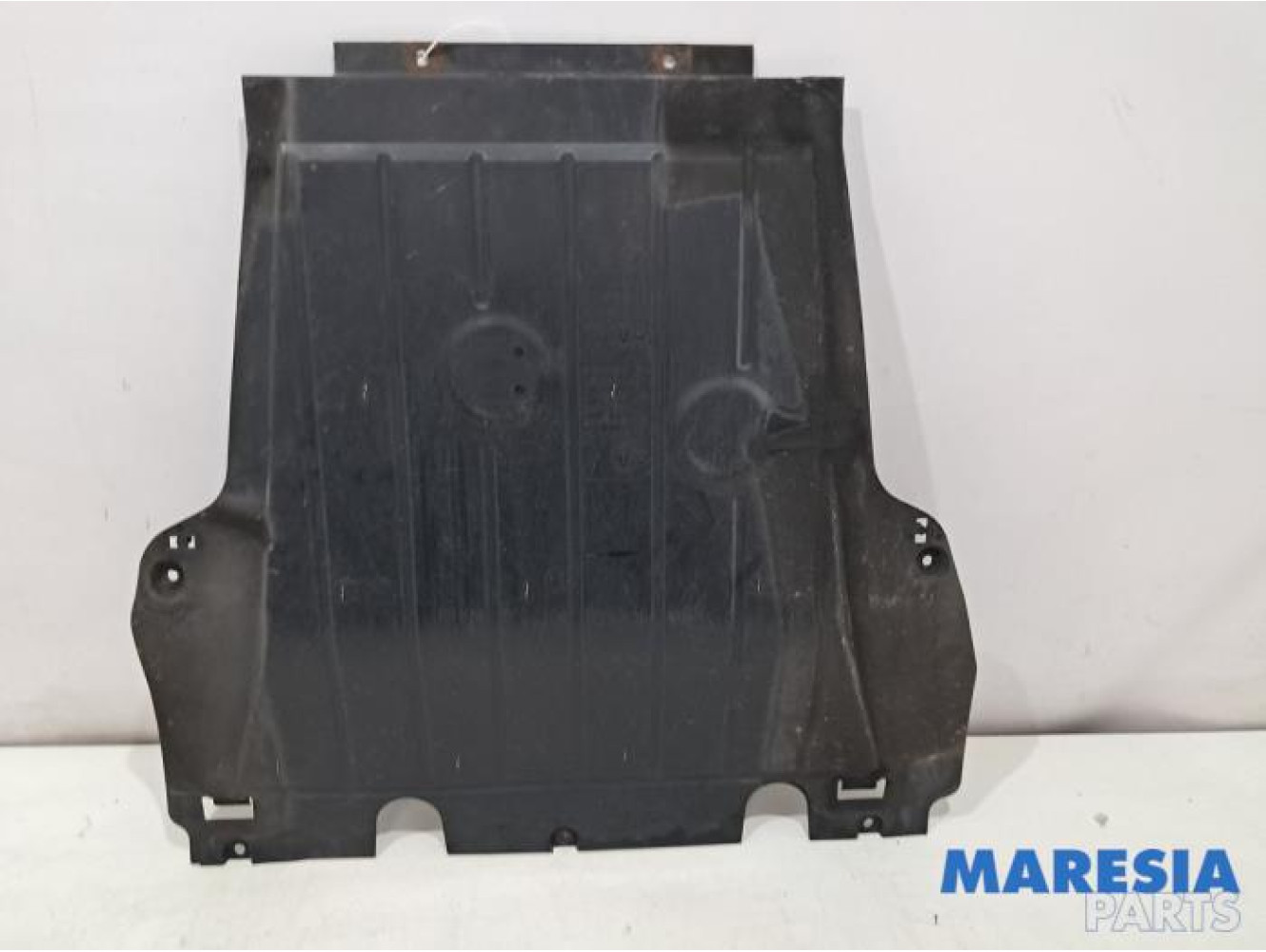 Renault - Clio - Engine protection panel