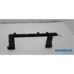 Renault - Clio - Radiator bar