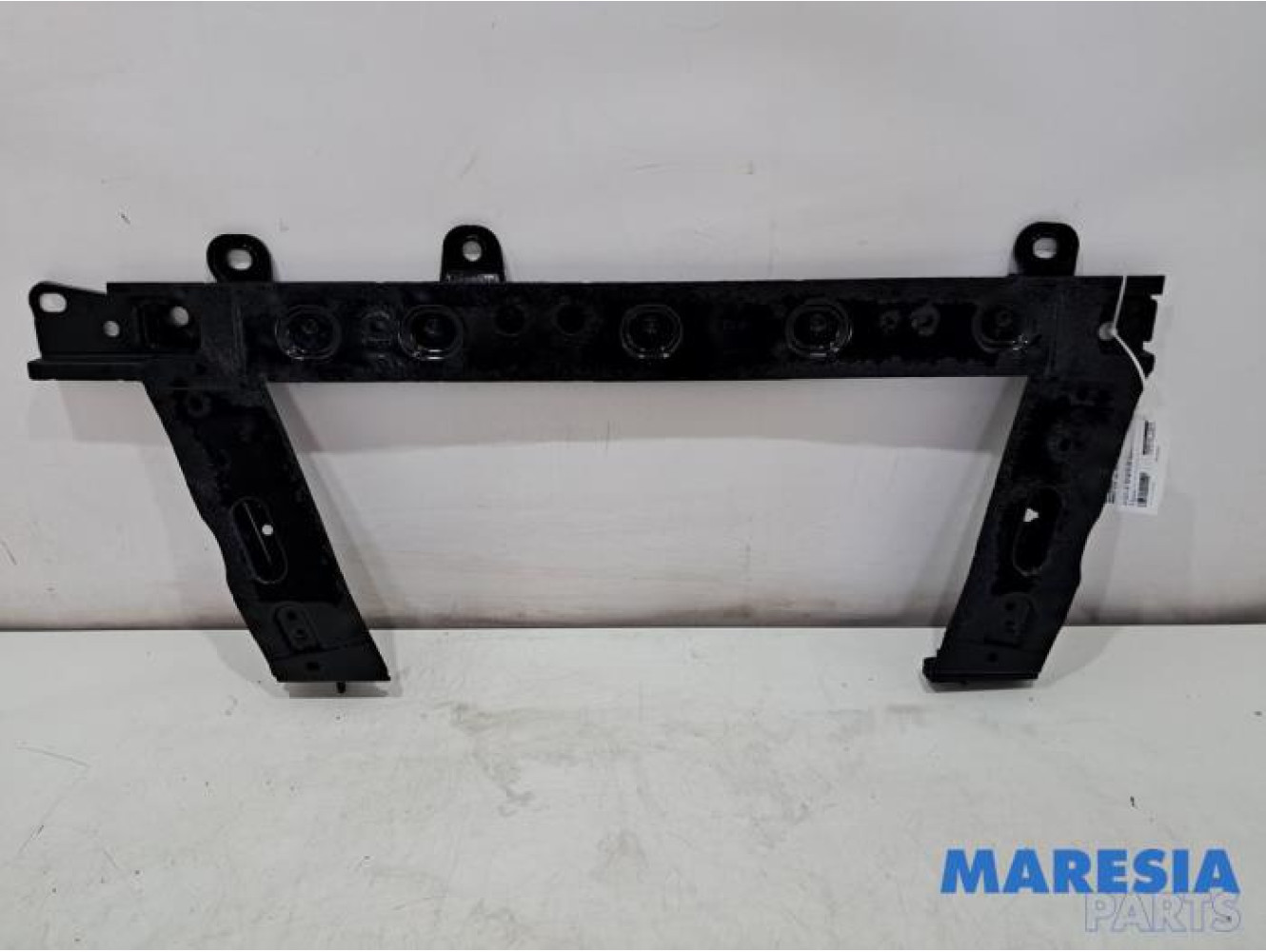 Renault - Clio - Radiator bar