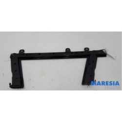 Renault - Clio - Radiator bar