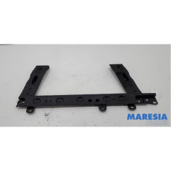 Renault - Clio - Radiator bar