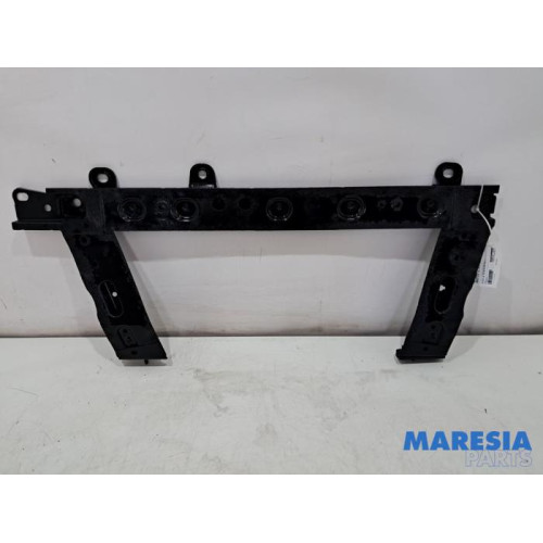 Renault - Clio - Radiator bar