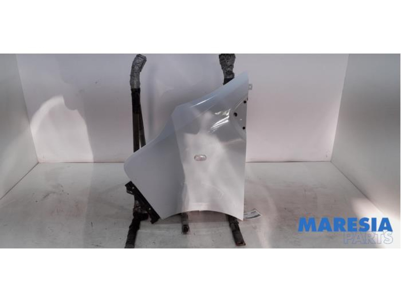 Renault - Trafic - Front wing, left