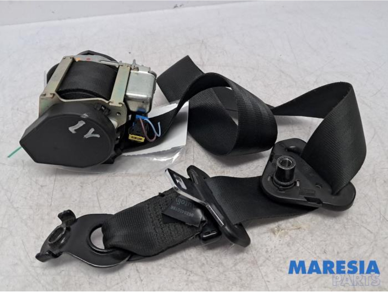 Renault - Master - Front seatbelt, left