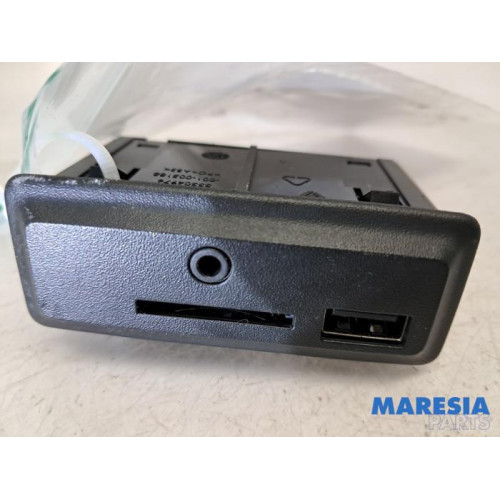 Renault - Master - AUX / USB connection