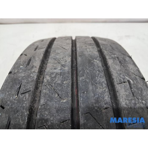 Renault - Trafic - Tyre