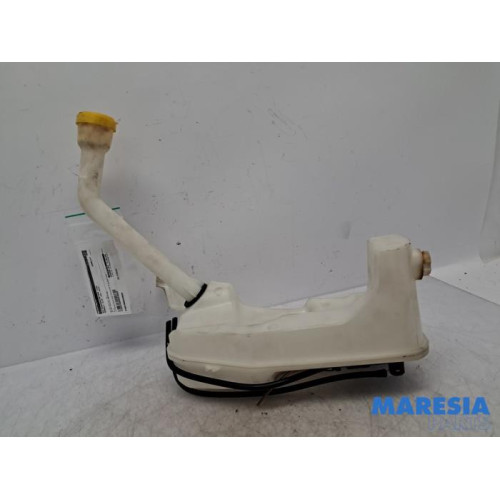 Renault - Clio - Front windscreen washer reservoir