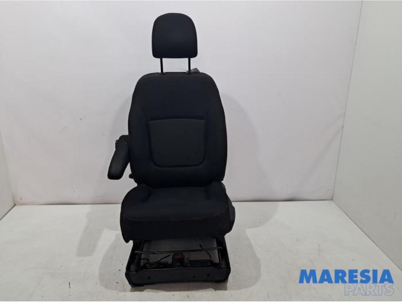 Renault - Trafic - Seat, left