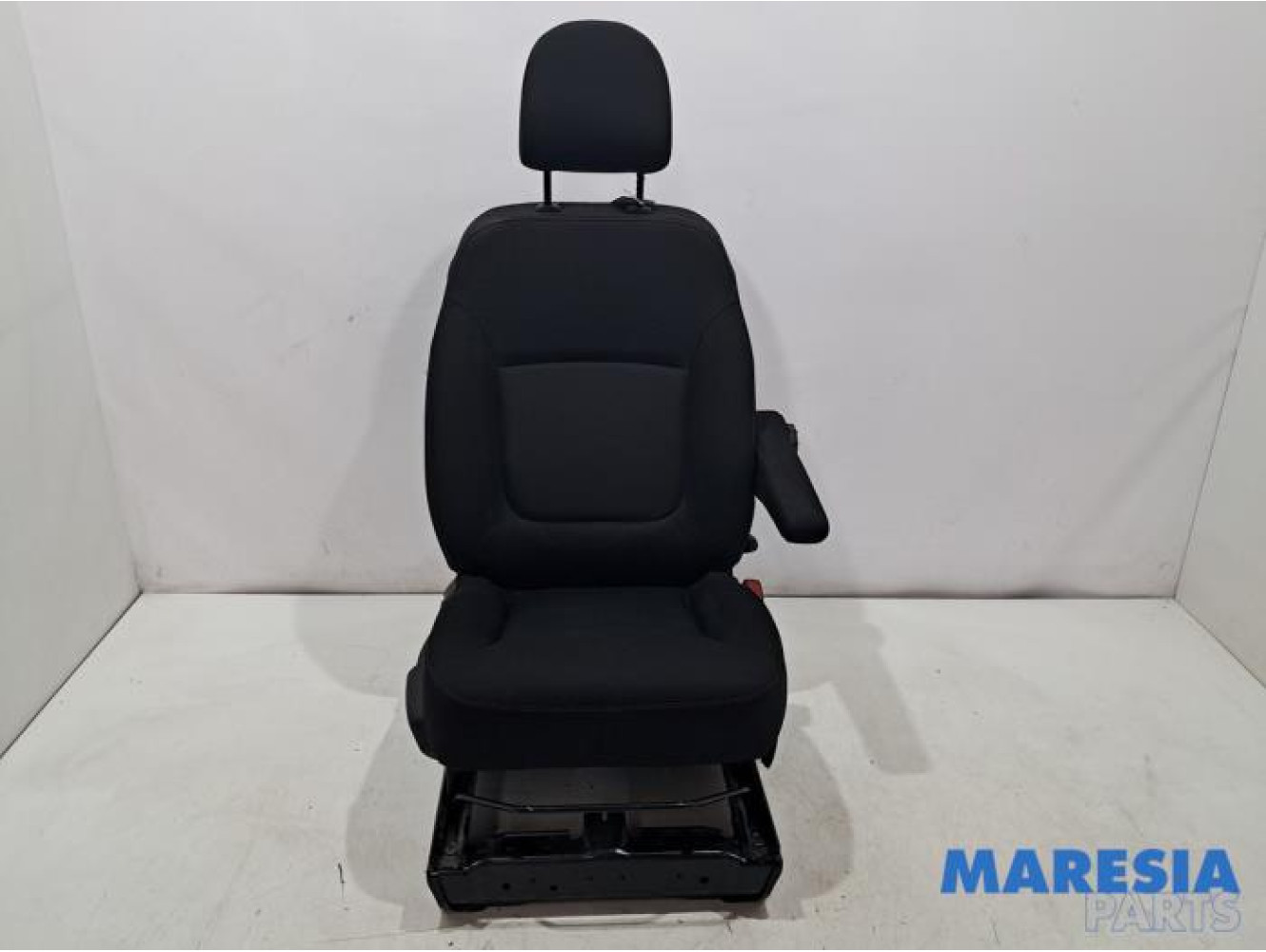 Renault - Trafic - Seat, right