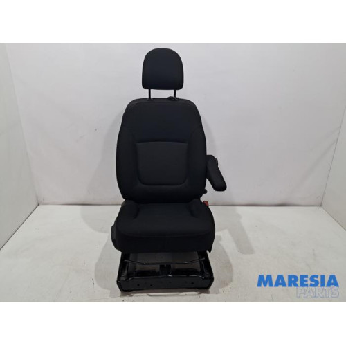 Renault - Trafic - Seat, right