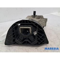 Renault - Clio - Engine mount