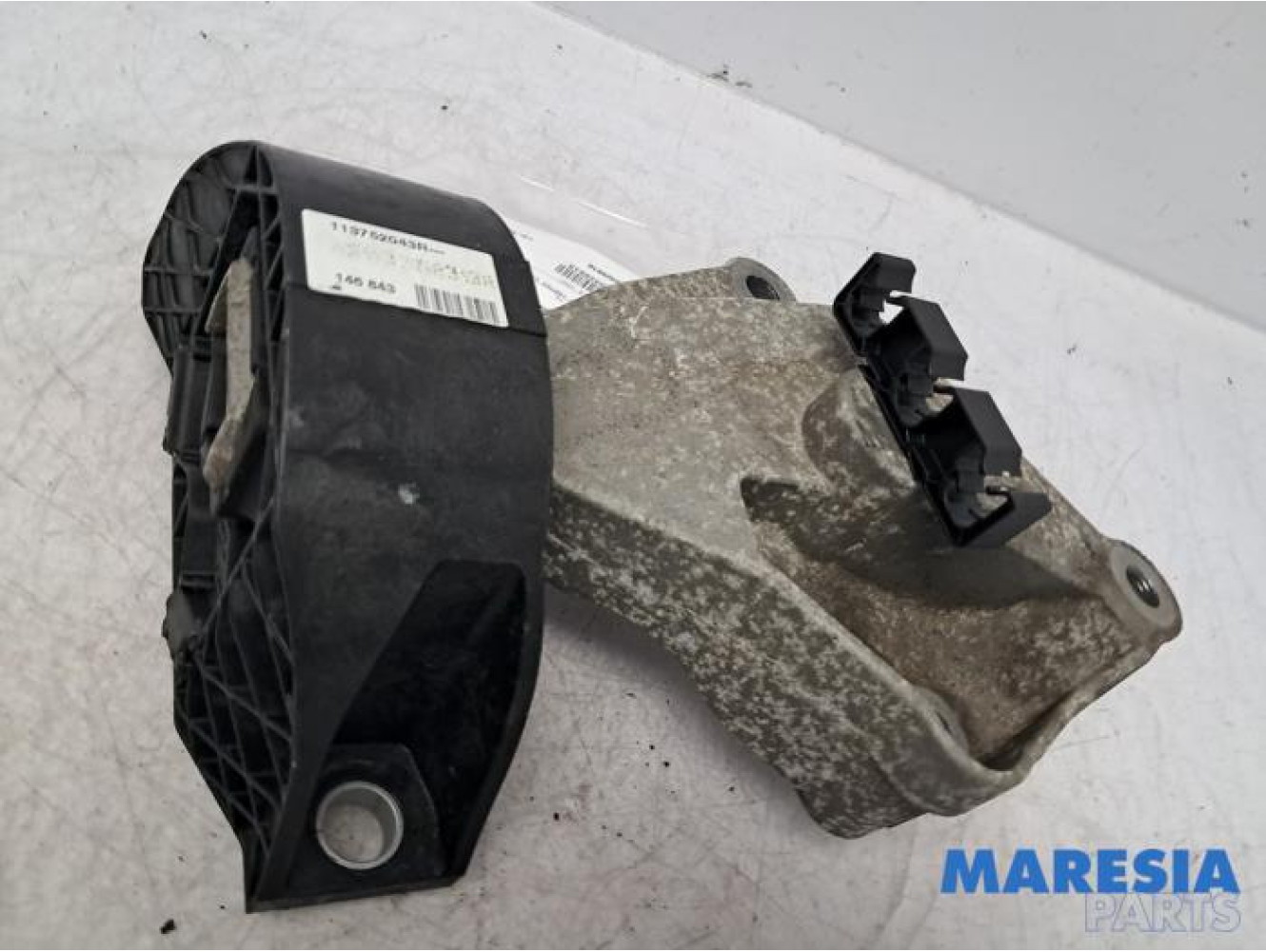 Renault - Clio - Engine mount