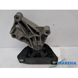 Renault - Clio - Engine mount