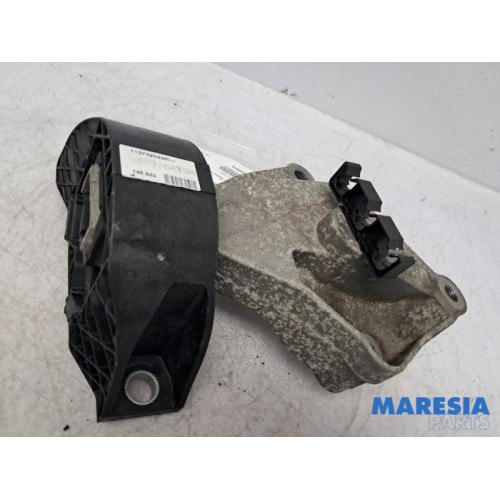 Renault - Clio - Engine mount