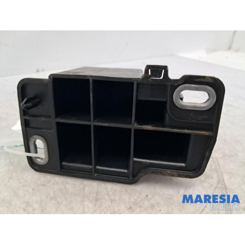 Renault - Clio - Front bumper bracket, left
