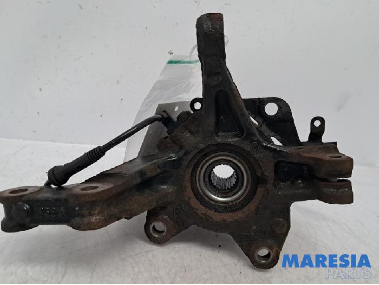 Renault - Clio - Knuckle, front right