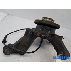 Renault - Clio - Knuckle, front right