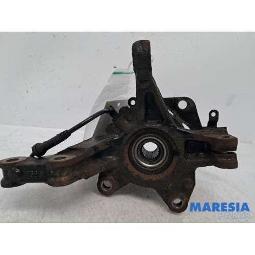 Renault - Clio - Knuckle, front right