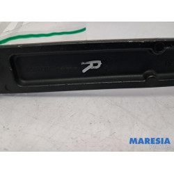 Renault - Clio - Front wiper arm