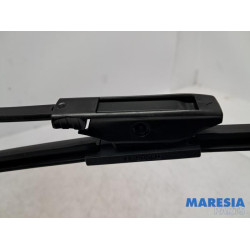 Renault - Clio - Front wiper arm