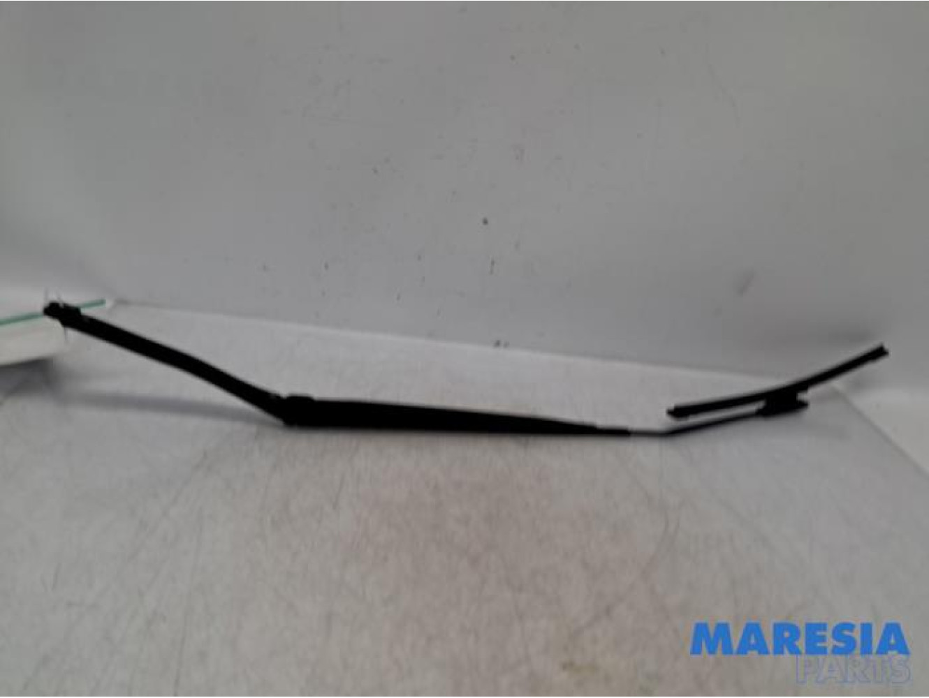 Renault - Clio - Front wiper arm