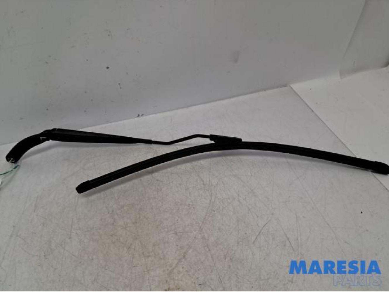Renault - Clio - Front wiper arm