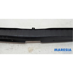 Renault - Trafic - Rear bumper component, central