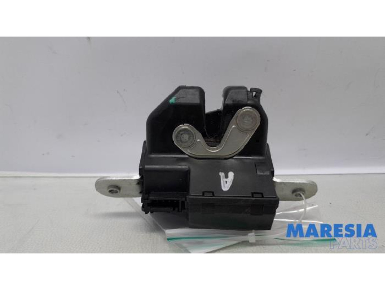 Fiat - 500 - Tailgate lock mechanism