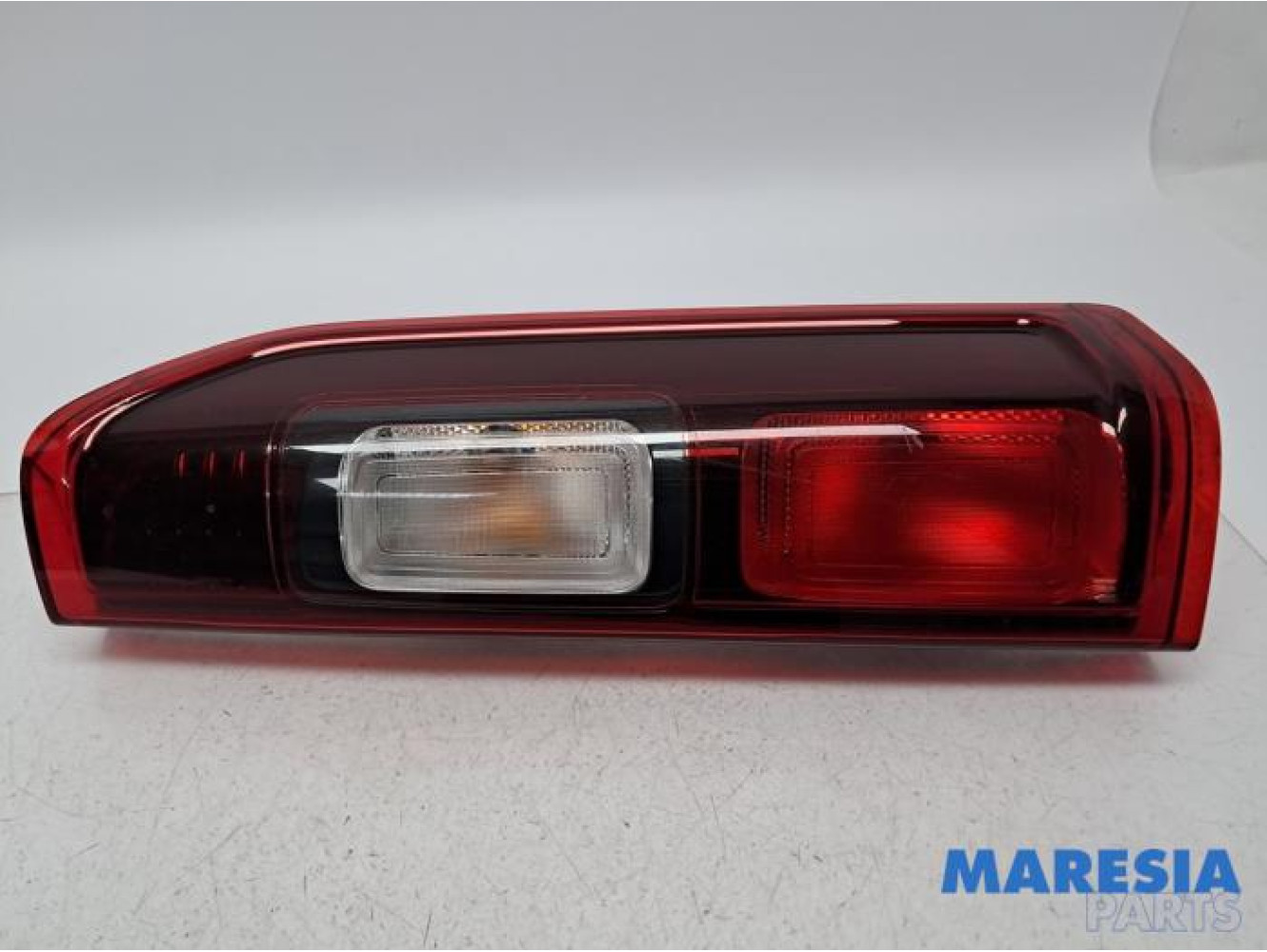 Renault - Trafic - Feu arrière droit
