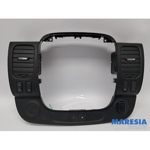 Renault - Trafic - Luchtrooster Dashboard