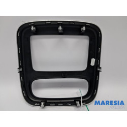 Renault - Trafic - Radio omlijsting