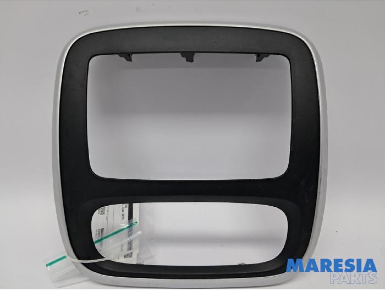 Renault - Trafic - Radio omlijsting