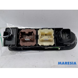 Renault - Clio - Multi-functional window switch