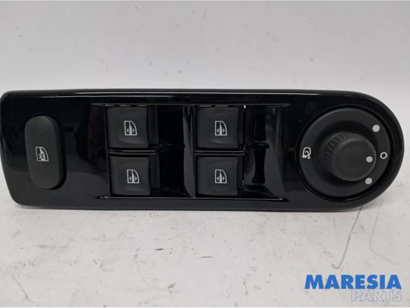 Renault - Clio - Multi-functional window switch