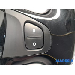 Renault - Clio - Steering wheel