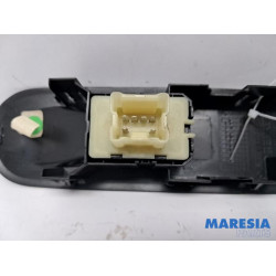 Renault - Clio - Electric window switch