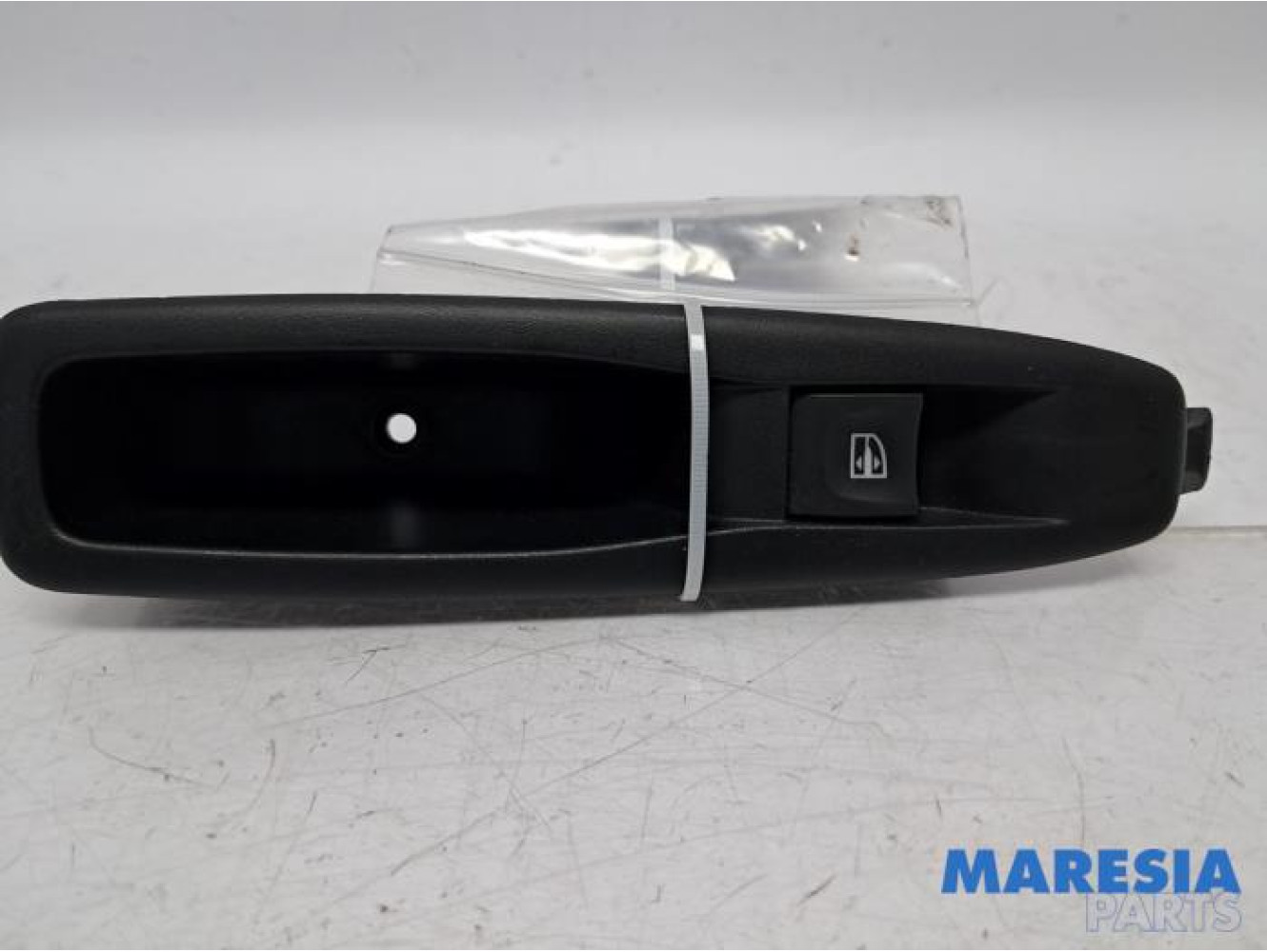 Renault - Clio - Electric window switch