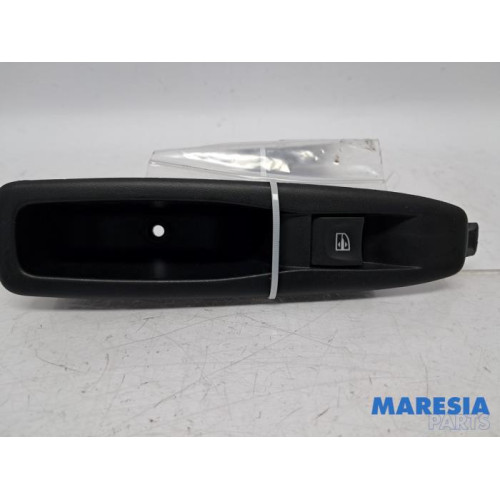 Renault - Clio - Electric window switch