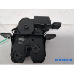 Renault - Clio - Tailgate lock mechanism