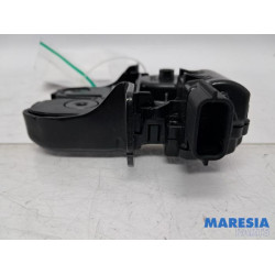 Renault - Clio - Tailgate lock mechanism