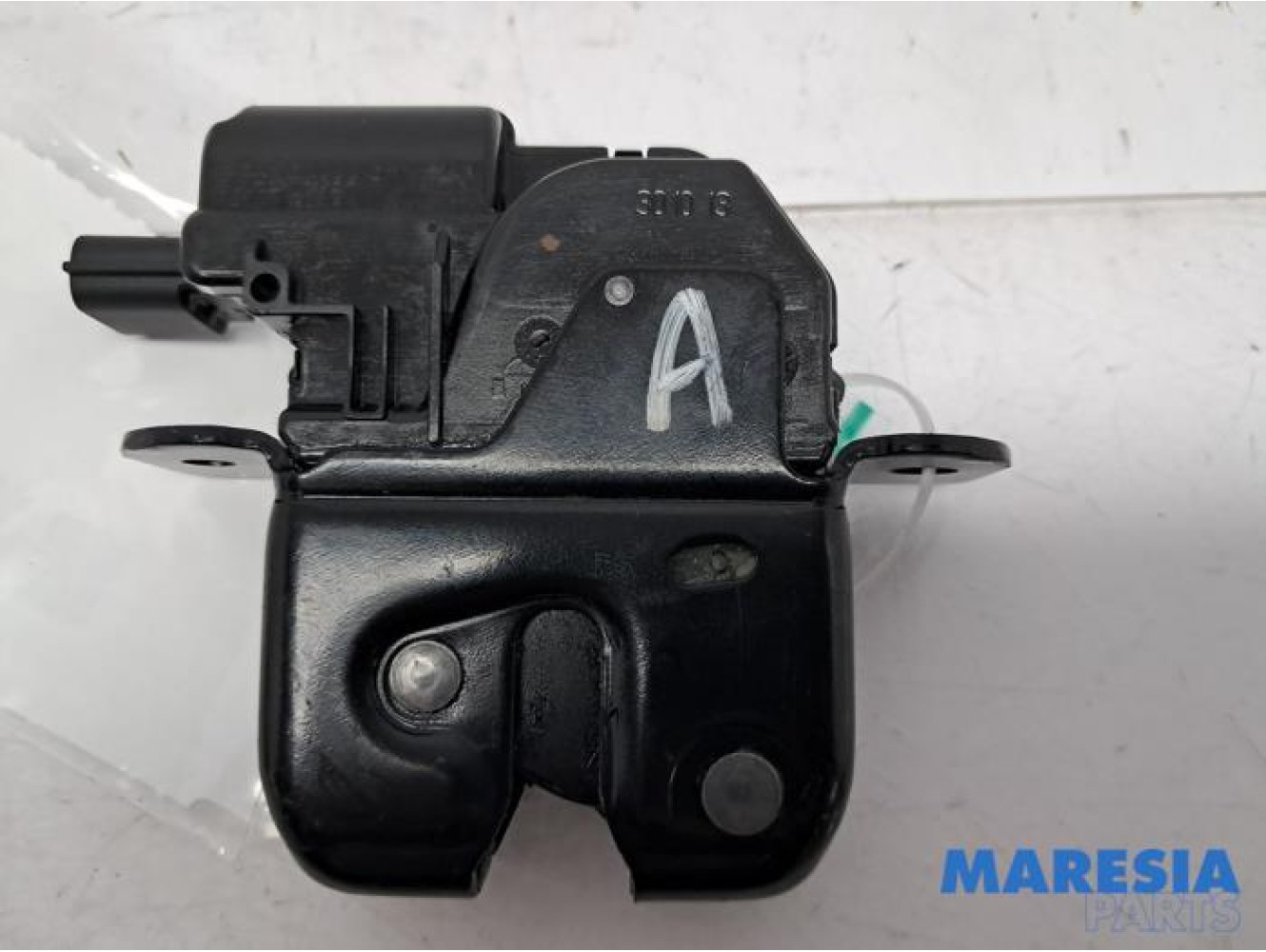 Renault - Clio - Tailgate lock mechanism