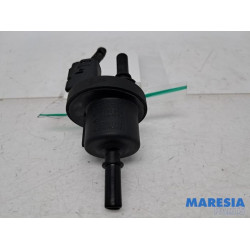 Renault - Clio - Vacuum valve
