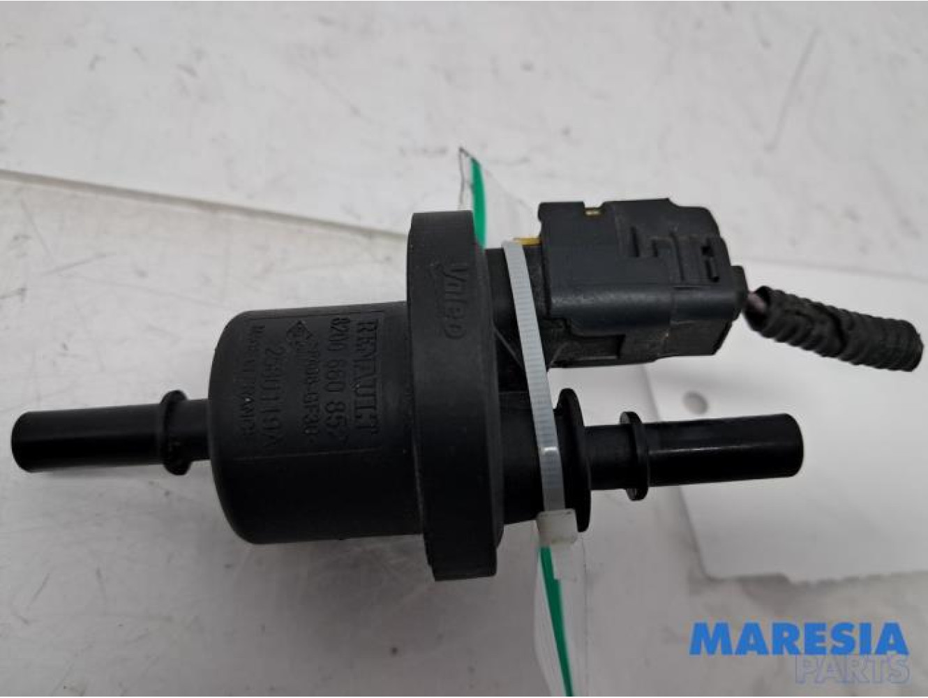 Renault - Clio - Vacuum valve