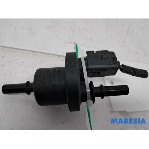 Renault - Clio - Vacuum valve