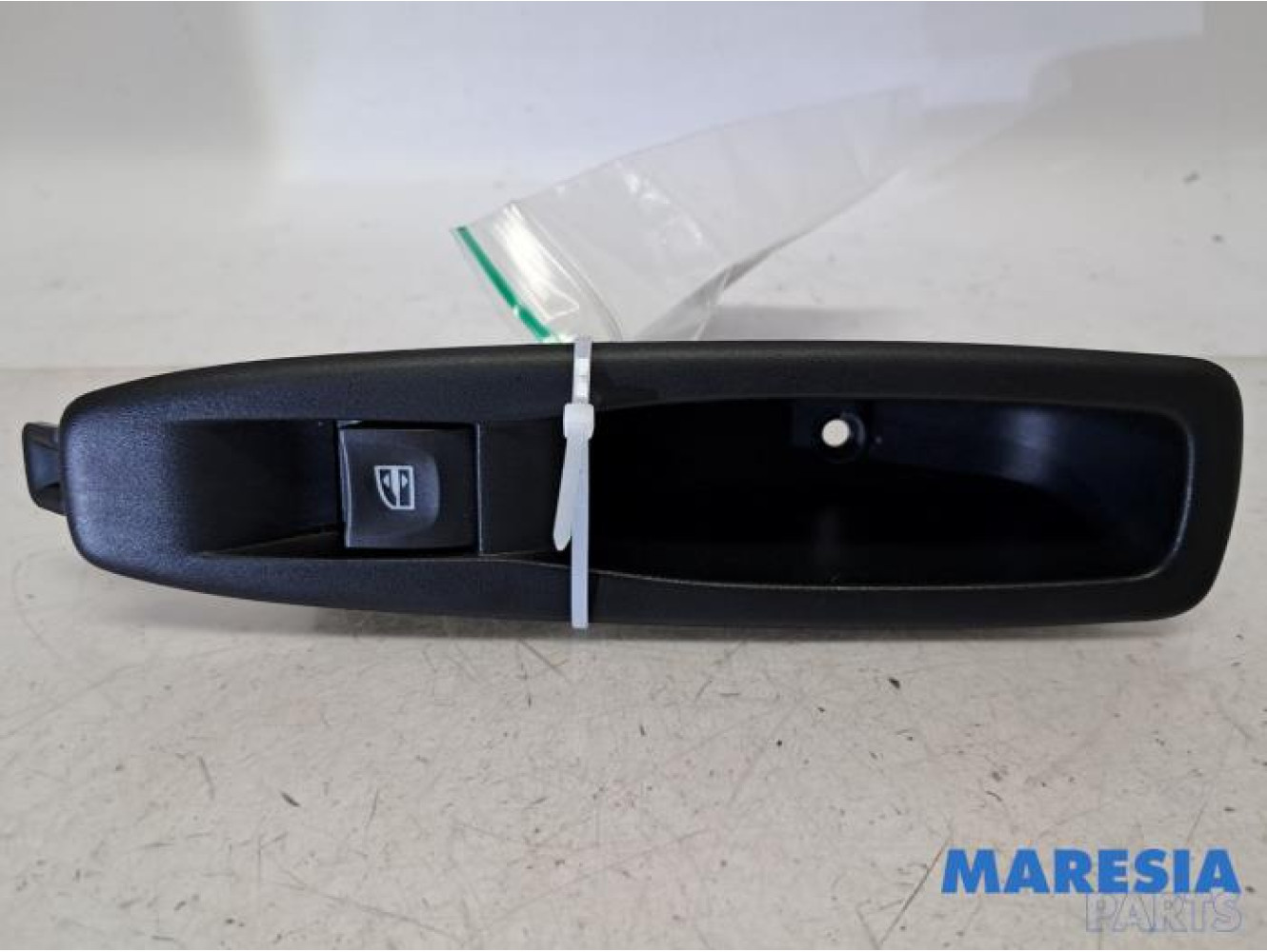 Renault - Clio - Electric window switch