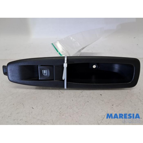 Renault - Clio - Electric window switch