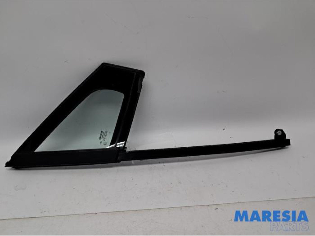 Renault - Clio - Quarter light, front right