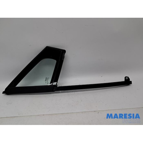 Renault - Clio - Quarter light, front right