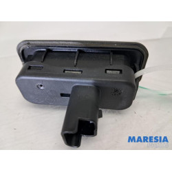Renault - ZOE - Tailgate switch