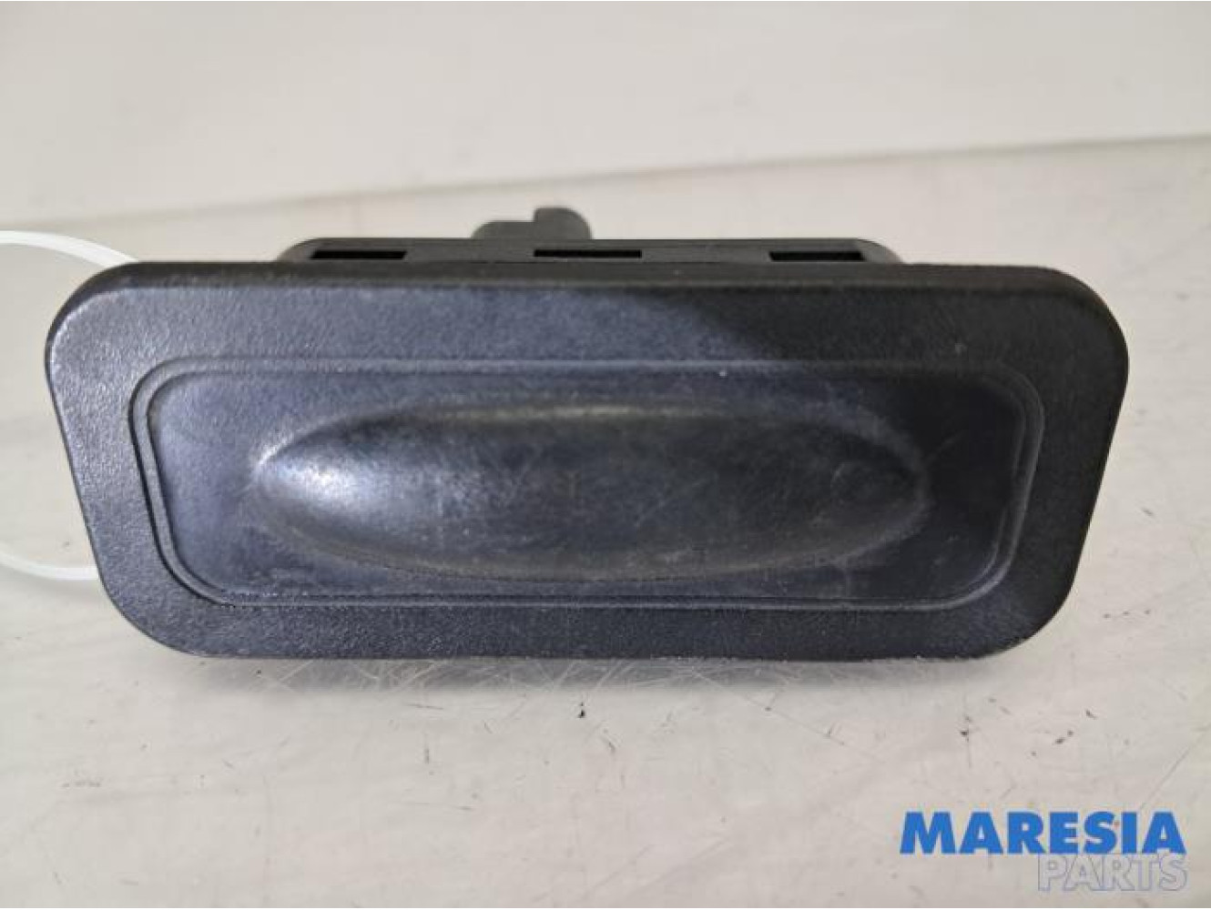 Renault - ZOE - Tailgate switch